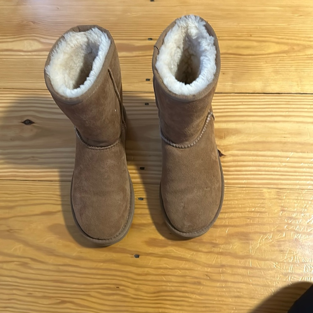 UGG Classic Short II in Chesnut